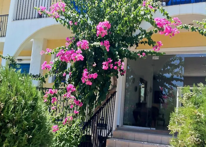 Castellania Aparthotel 2*